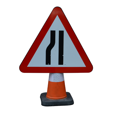 Sign ‘Cone Type’ 750mm Road Narrows Left